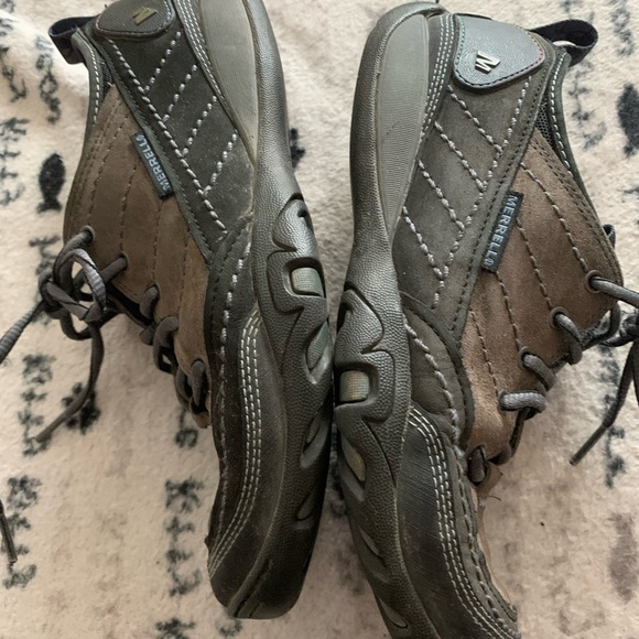 Merrell woman’s walking shoes size 7 - Picture 5 of 9